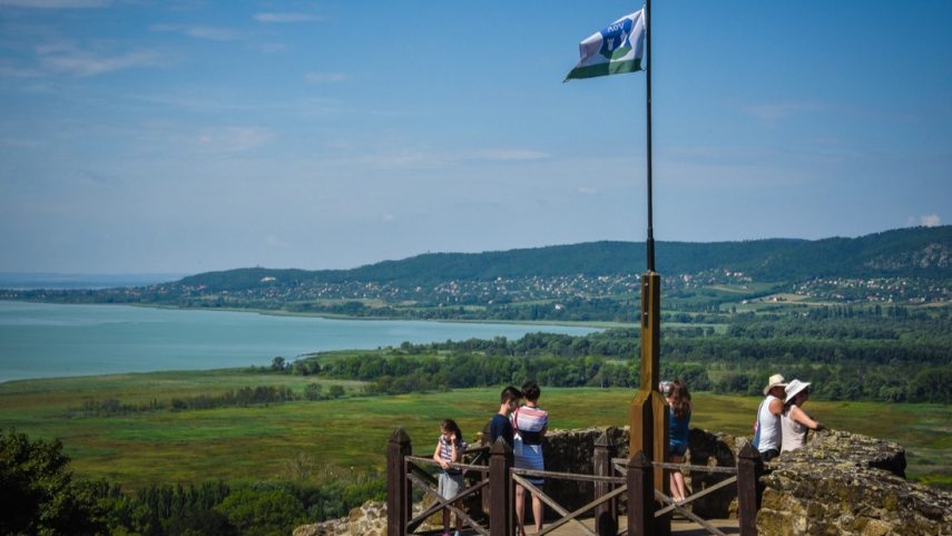 Milliardokbol-fejlesztettek-a-Balaton-felvidek-vilagorokseg-varomanyos-helyszineit.jpeg