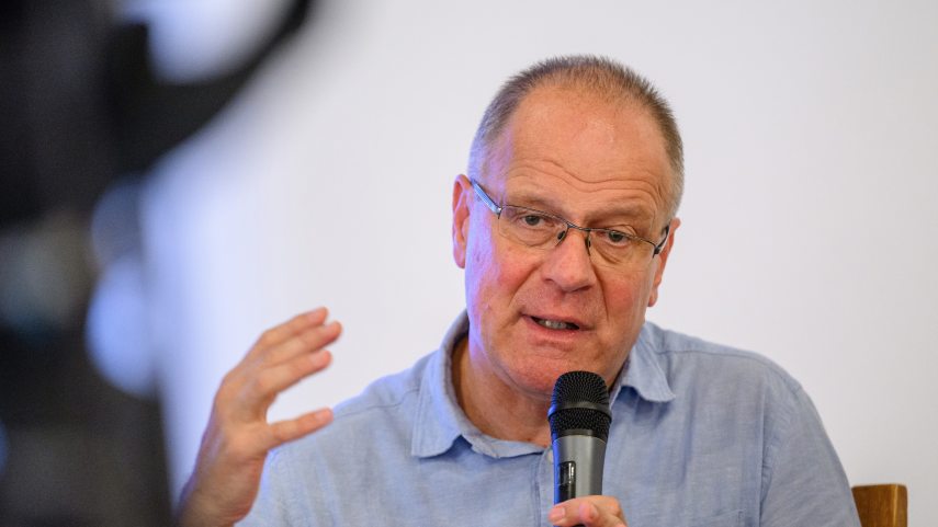 Navracsics Tibor közigazgatási és területfejlesztési miniszter beszél a VI. Kőfeszt - A nyugalom fesztiválja sajtótájékoztatóján Kékkúton 2024. július 22-én. Fotó: Vasvári Tamás / MTI Navracsics Tibor közigazgatási és területfejlesztési miniszter beszél a VI. Kőfeszt - A nyugalom fesztiválja sajtótájékoztatóján Kékkúton 2024. július 22-én. Fotó: Vasvári Tamás / MTI