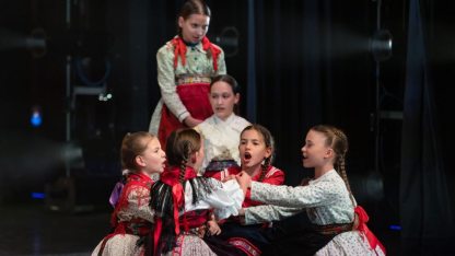 kozos-eg-alatt-egy-szinpadon-a-neptanc-ifju-tehetsegei-es-a-magyar-allami-nepi-egyuttes-original-234041.jpg