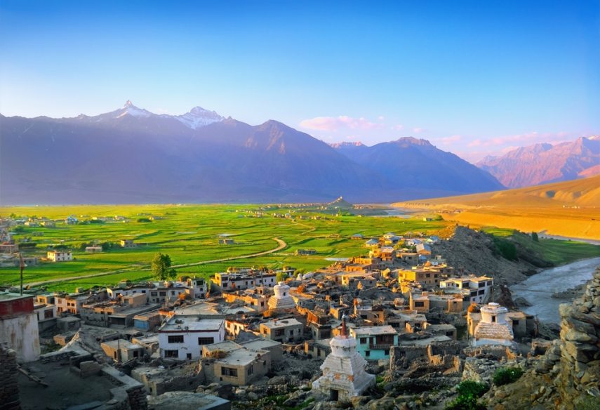 Traditional Tibetan houses, chorten, green fields and colorful mountains. Beautiful evening view of Padum (Padam) city, Zanskar valley, Ladakh range, Himalayas, Jammu Kashmir, Northern India, Asia Fotó: Shutterstock